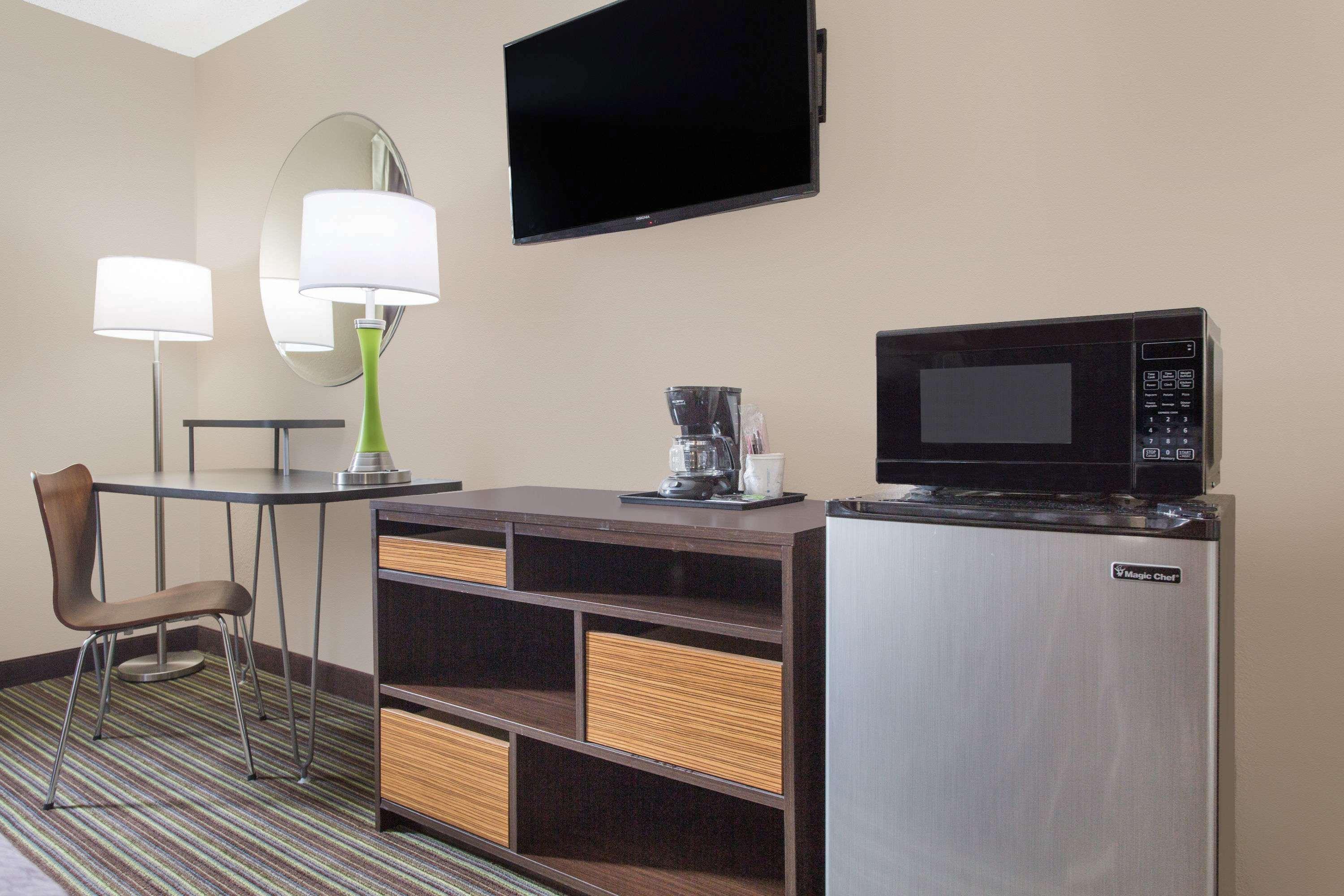 Super 8 By Wyndham Columbus Airport Hotel Ngoại thất bức ảnh